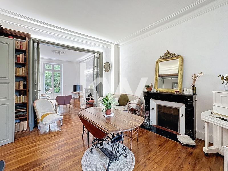 Maison - 205 m² - 7 pièces