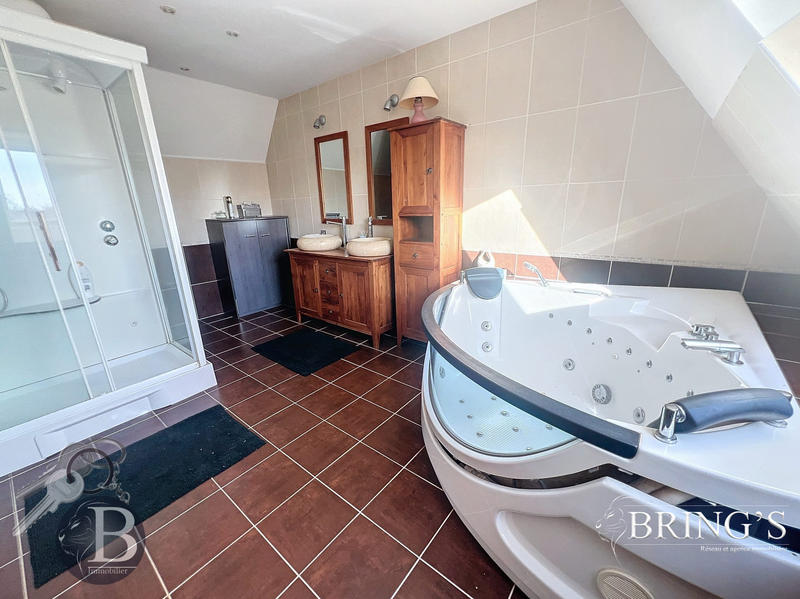 Maison - 200 m² - 6 pièces