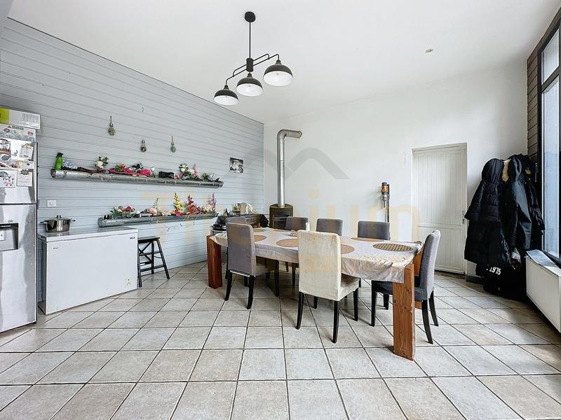 Maison - 280 m² - 11 pièces