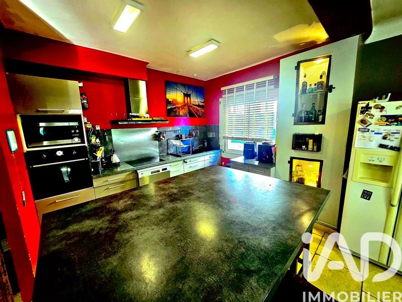 Maison - 181 m² - 7 pièces