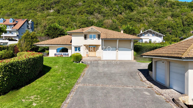 Maison - 418 m² - 12 pièces