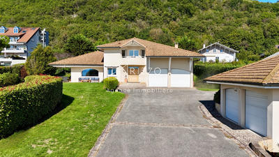 Maison - 418 m² - 12 pièces