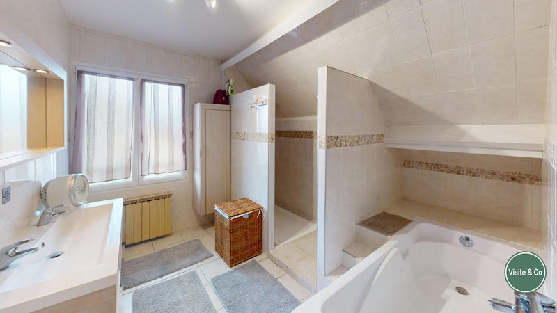 Maison - 147 m² - 6 pièces