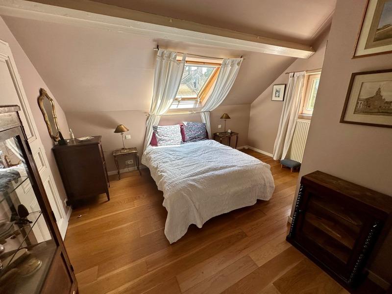 Maison - 330 m² - 11 pièces