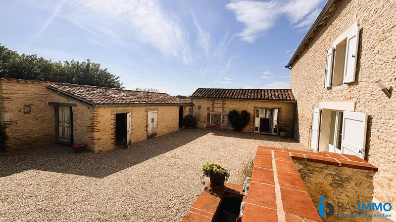 Maison - 280 m² - 6 pièces