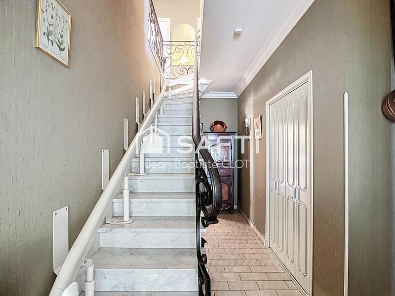 Maison - 200 m² - 7 pièces