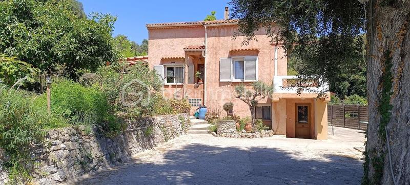 Maison - 188 m² - 8 pièces