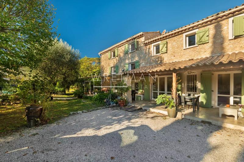 Villa - 191 m² - 6 pièces