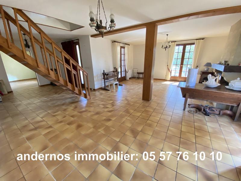 Maison traditionnelle - 239 m² - 10 pièces