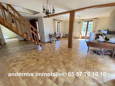 Maison traditionnelle - 239 m² - 10 pièces