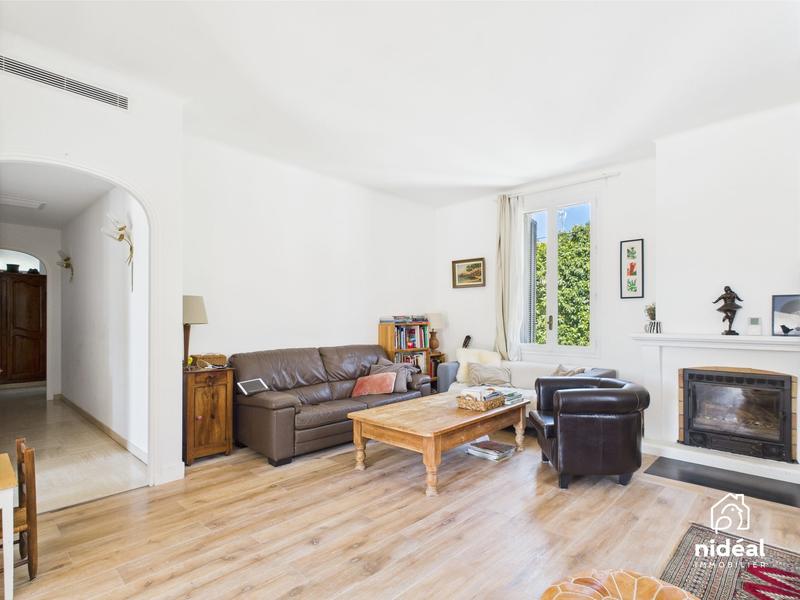 Maison - 270 m² - 15 pièces