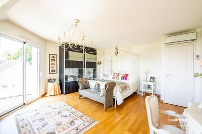 Maison - 243 m² - 8 pièces