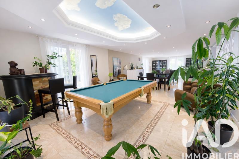 Maison - 480 m² - 12 pièces