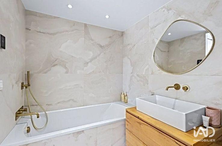 Maison - 222 m² - 5 pièces