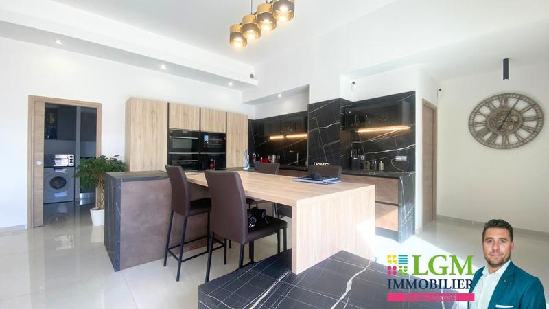 Maison - 211 m² - 5 pièces