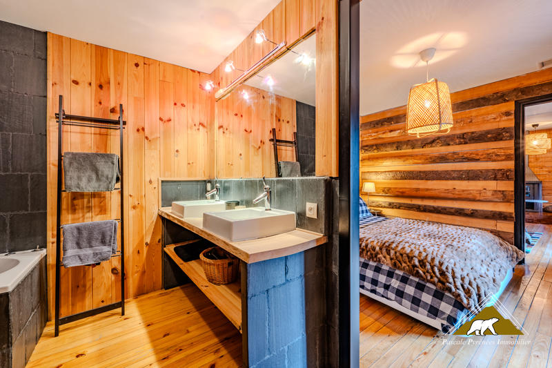 Maison - 600 m² - 12 pièces