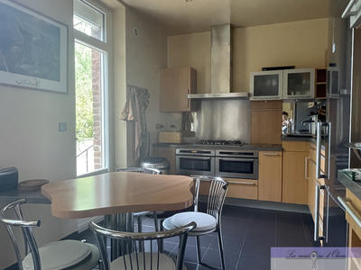 Maison - 258 m² - 9 pièces