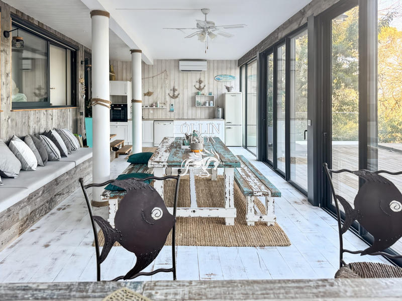 Villa - 302 m² - 9 pièces