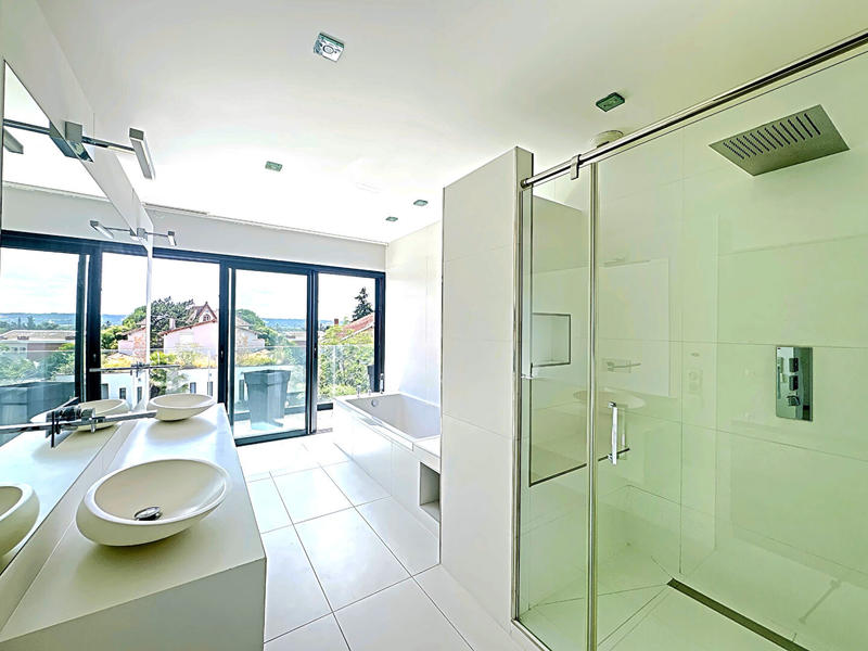 Maison - 328 m² - 5 pièces