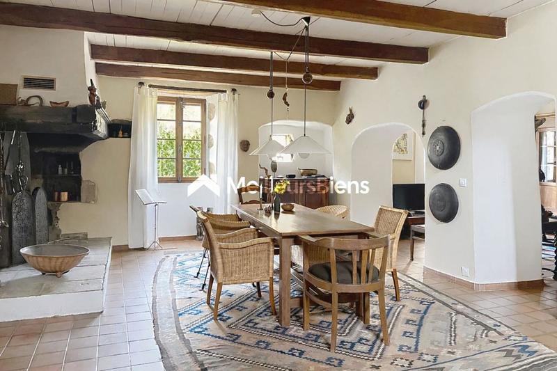 Maison en pierre - 138 m² - 9 pièces