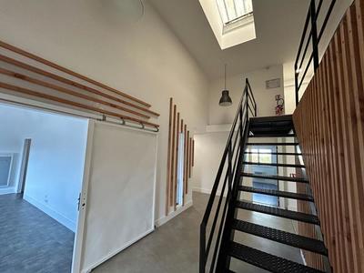 Local d'activité / Entrepôt - 760 m² - 19 pièces