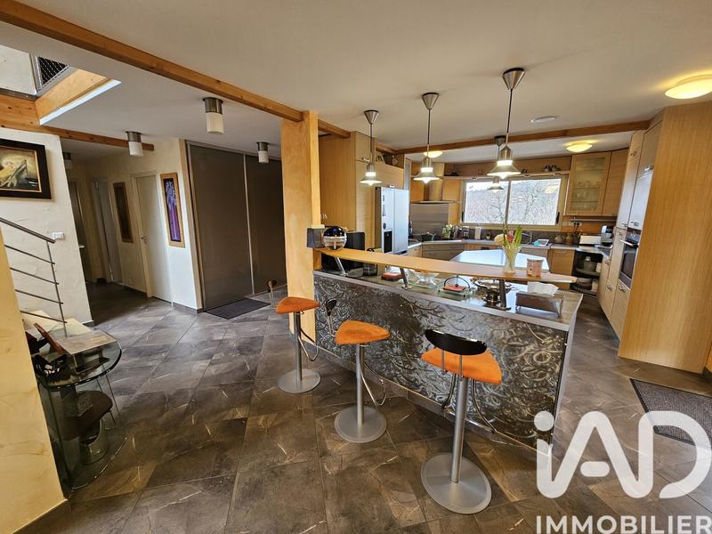 Maison - 215 m² - 7 pièces