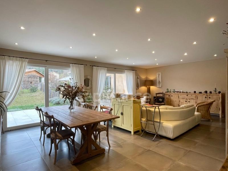 Maison - 308 m² - 10 pièces