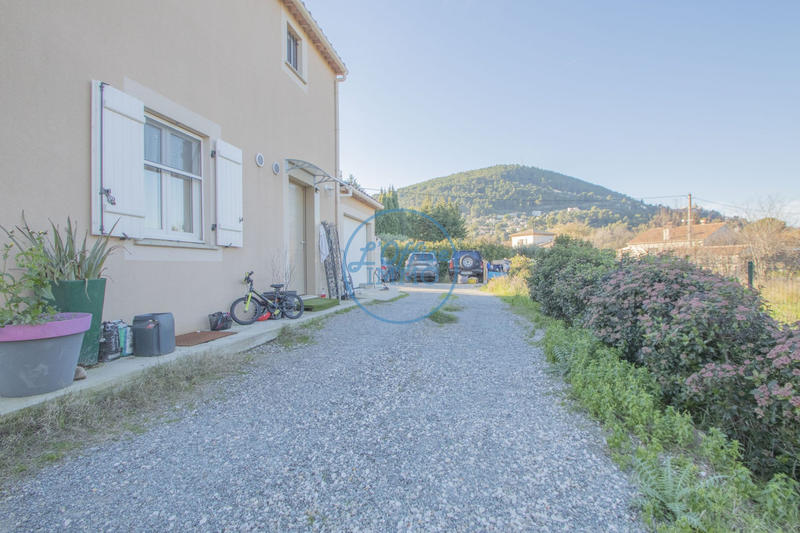 Maison - 104 m² - 4 pièces