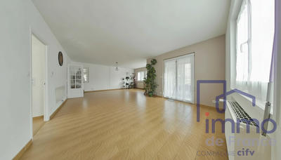 Maison - 222 m² - 8 pièces