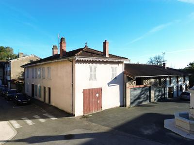 Maison de village - 257 m² - 12 pièces