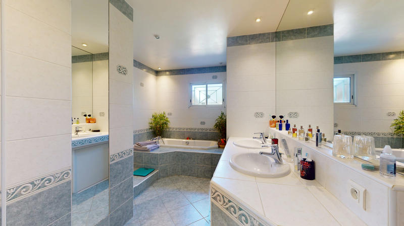 Maison - 193 m² - 6 pièces