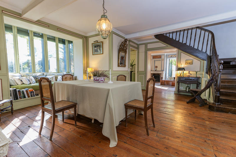 Maison - 283 m² - 13 pièces