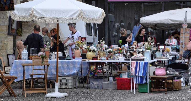 Marché aux fleurs, vide-greniers et artisanat