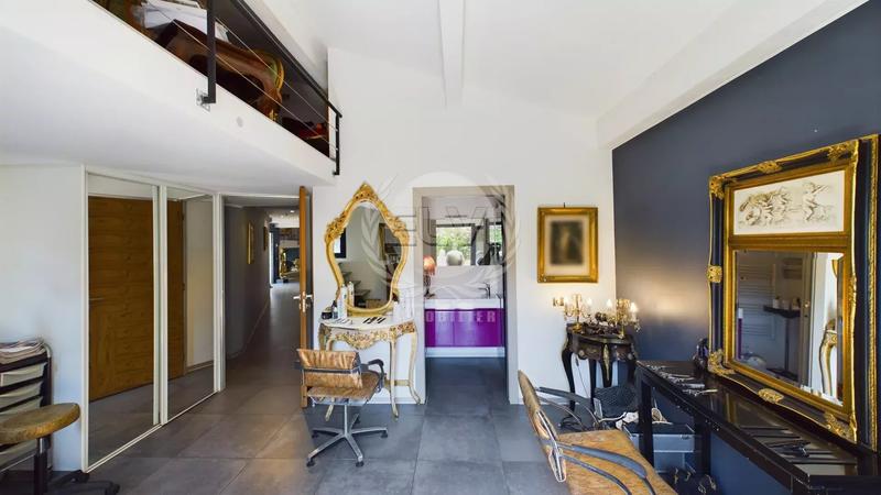 Maison - 1 100 m² - 4 pièces