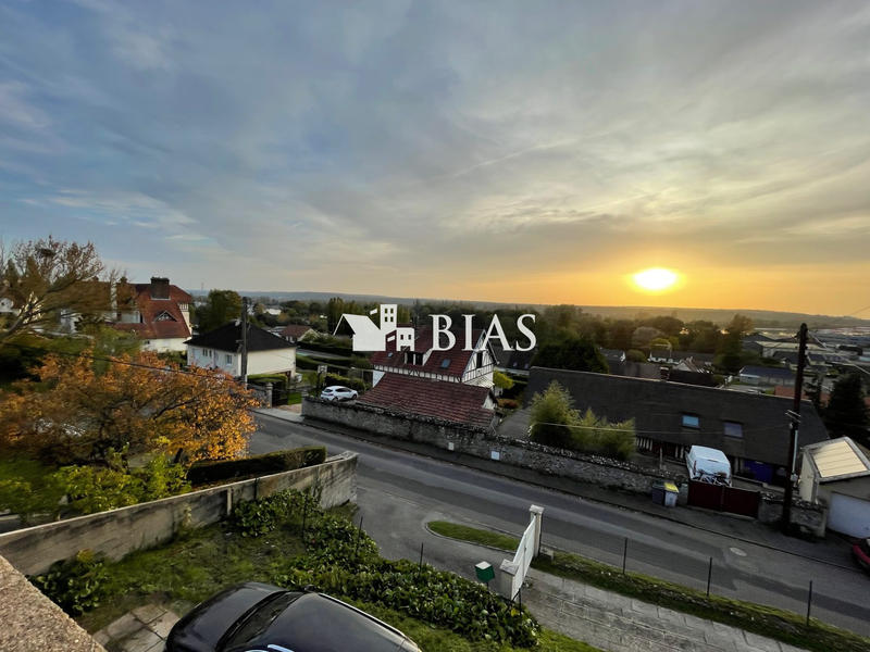 Maison - 97 m² - 5 pièces