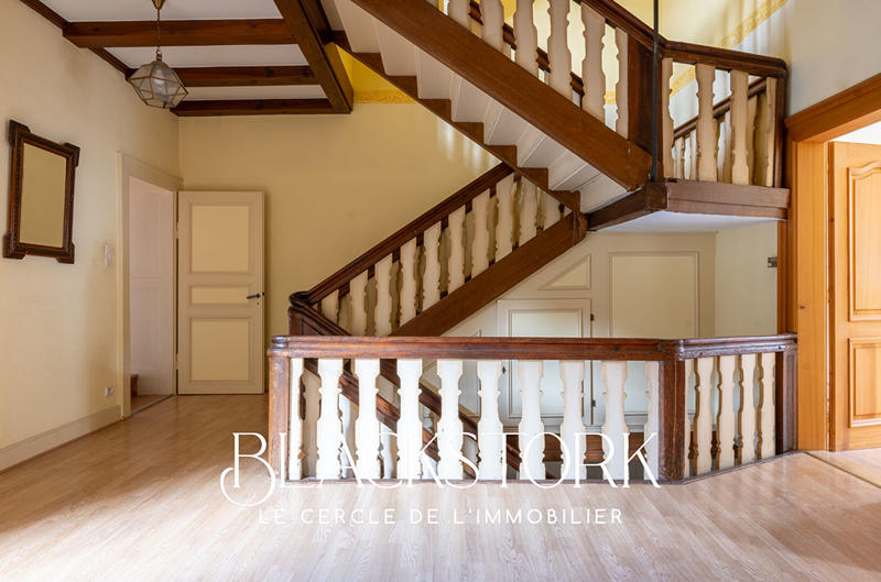 Maison - 850 m² - 20 pièces