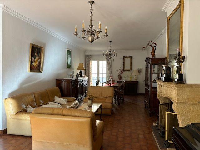 Maison de village - 240 m² - 10 pièces
