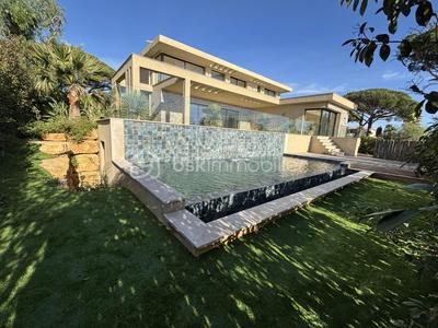 Maison - 262 m² - 5 pièces