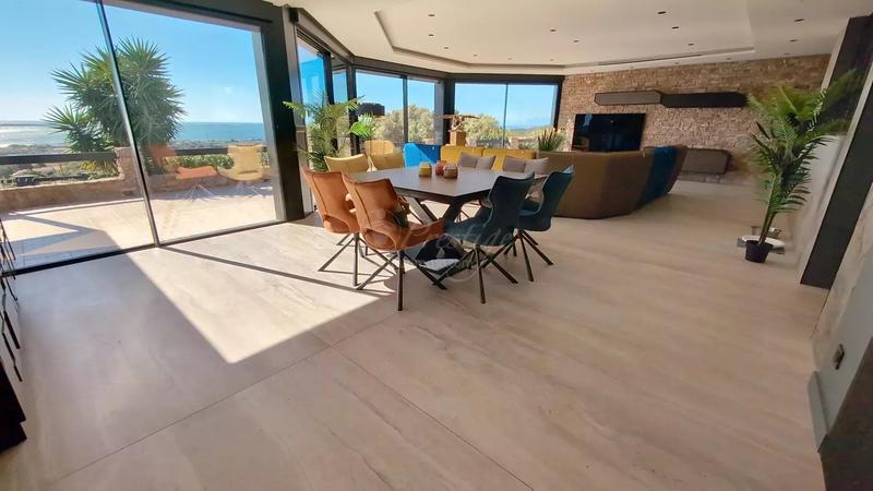 Maison - 263 m² - 8 pièces