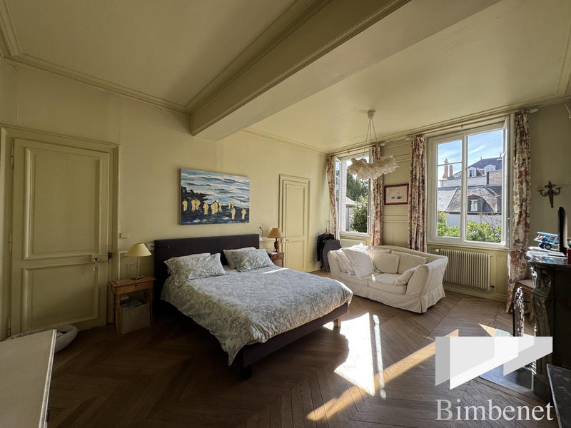 Maison - 271 m² - 10 pièces