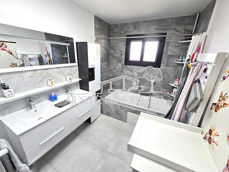 Villa - 200 m² - 7 pièces