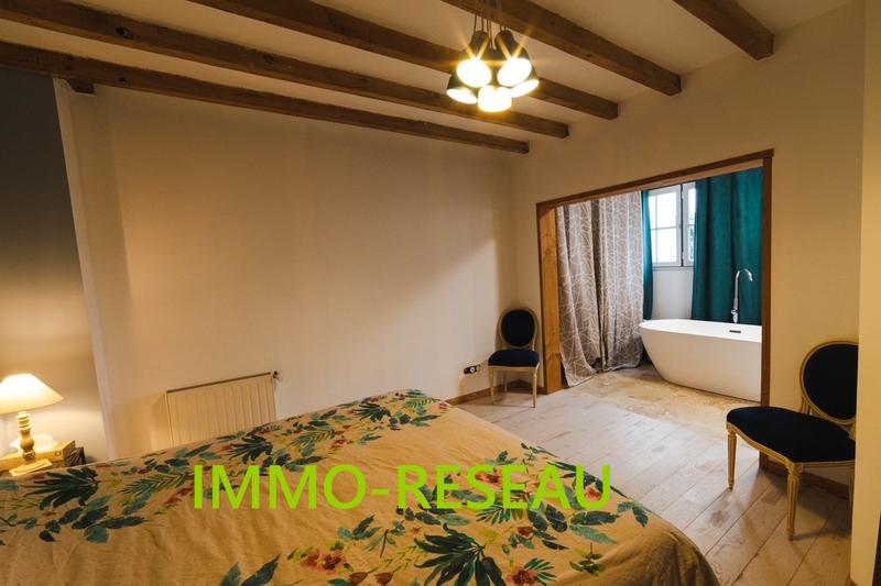 Maison - 285 m² - 8 pièces