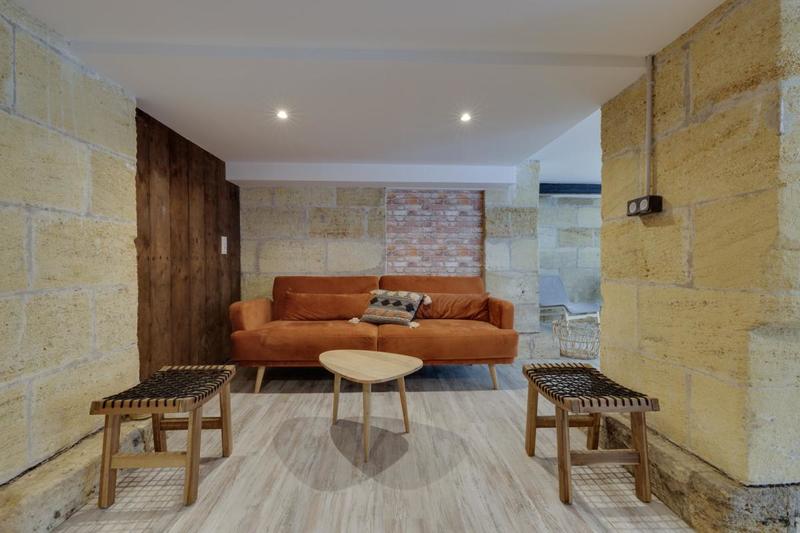 Remise - 350 m² - 15 pièces