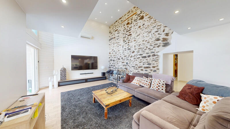 Maison - 208 m² - 8 pièces