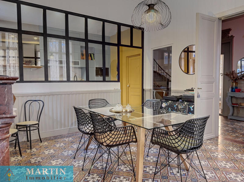 Maison - 250 m² - 9 pièces