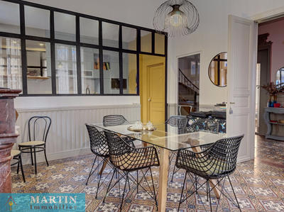 Maison - 250 m² - 9 pièces