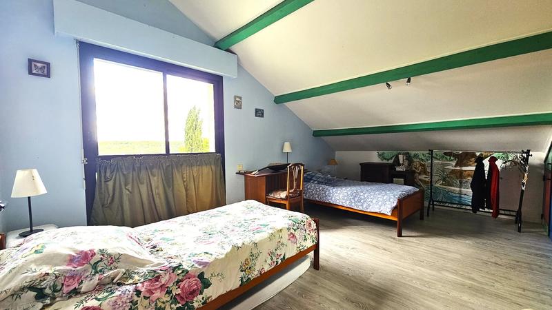 Maison - 220 m² - 10 pièces