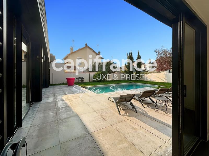 Maison - 477 m² - 12 pièces