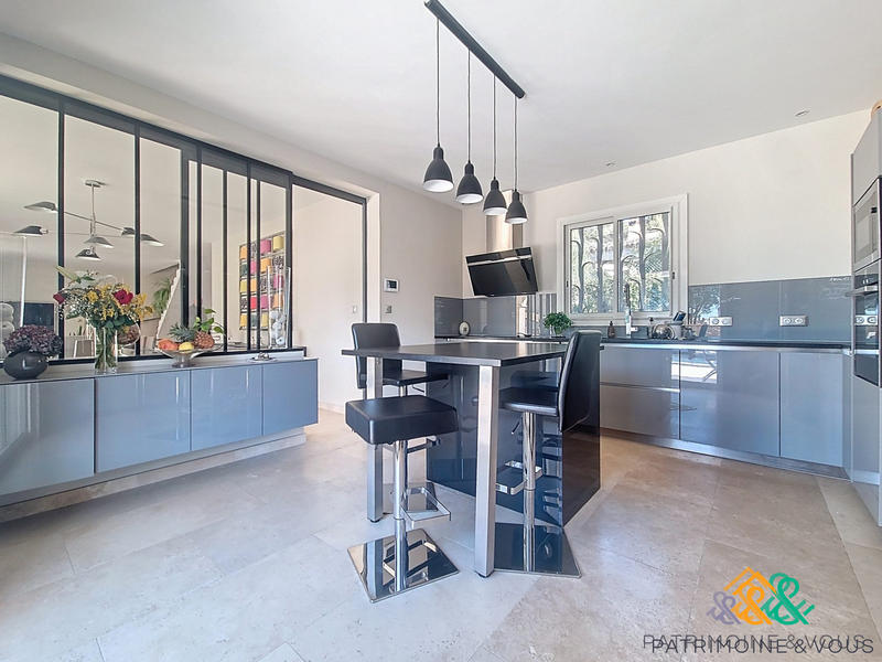 Maison - 187 m² - 5 pièces