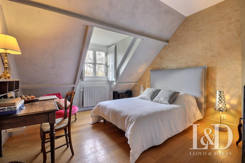 Maison - 303 m² - 10 pièces